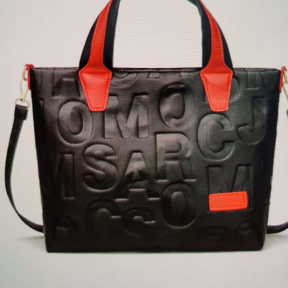 Fashion letter pattern handbag.